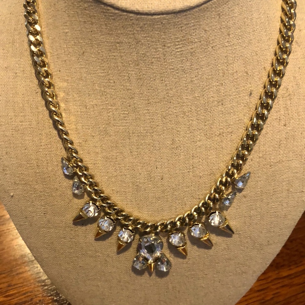 gold color chain with diamond effect detail